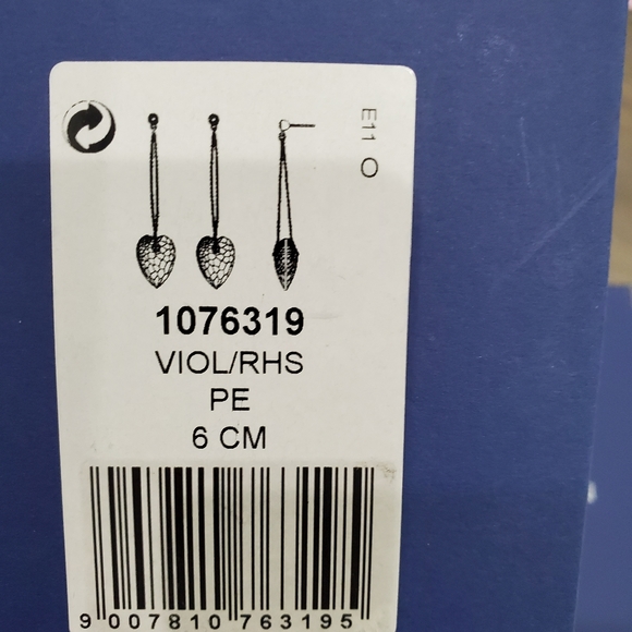 Heart shaped violet dangling swarovski crystal earrings - Picture 4 of 4